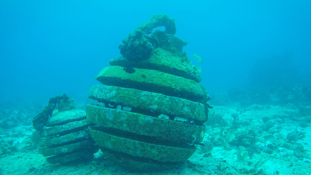 amazing underwater statues