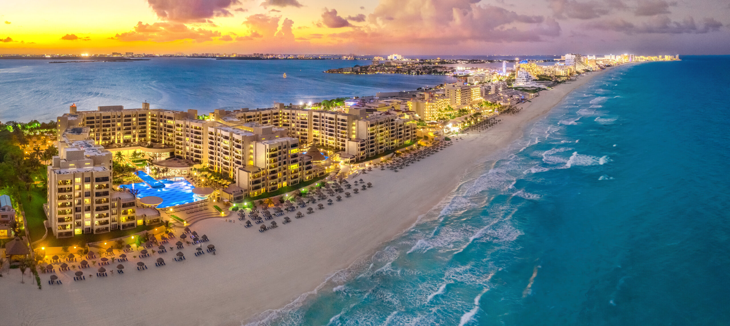 Plaża Cancun podczas zachodu słońca