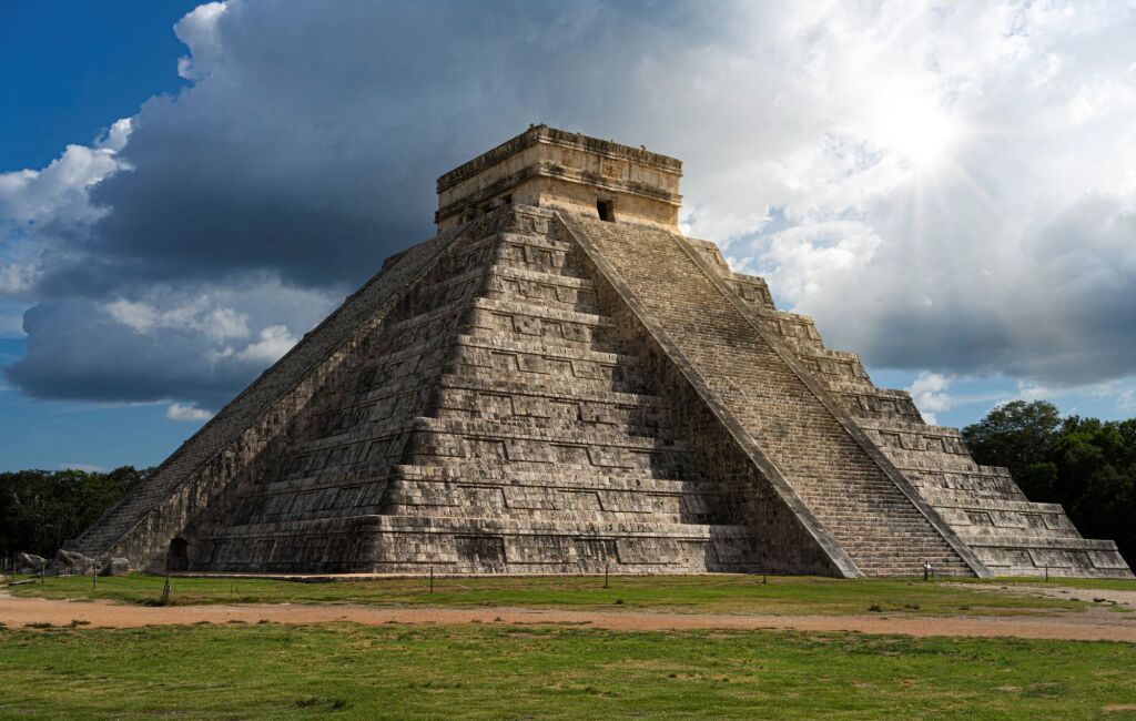 Chichén Itzá  - a complex of Mayan ruins on Mexico's Yucatán Peninsula.
