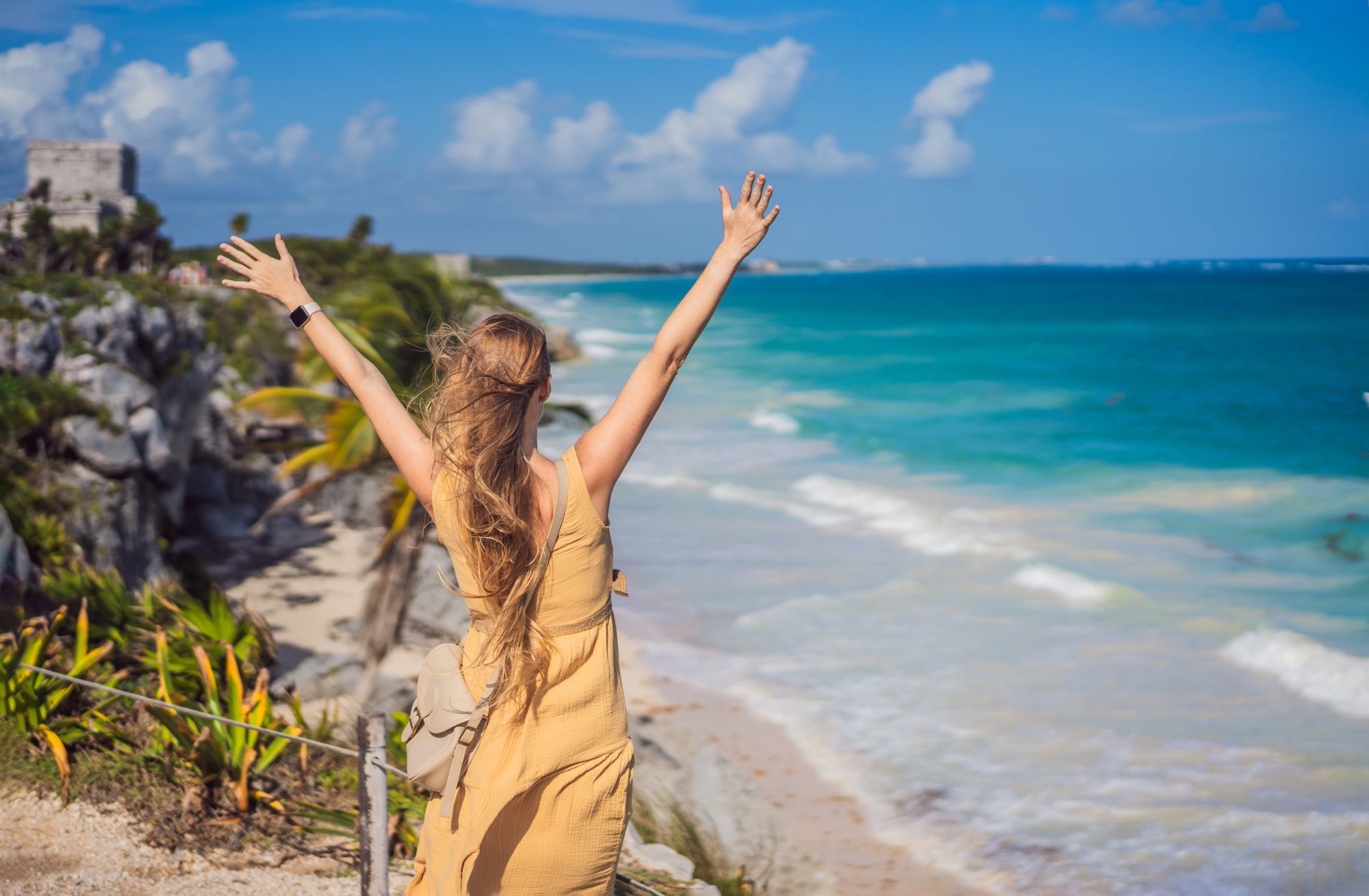 Turystka cieszy się swoimi wakacjami na Jukatanie
